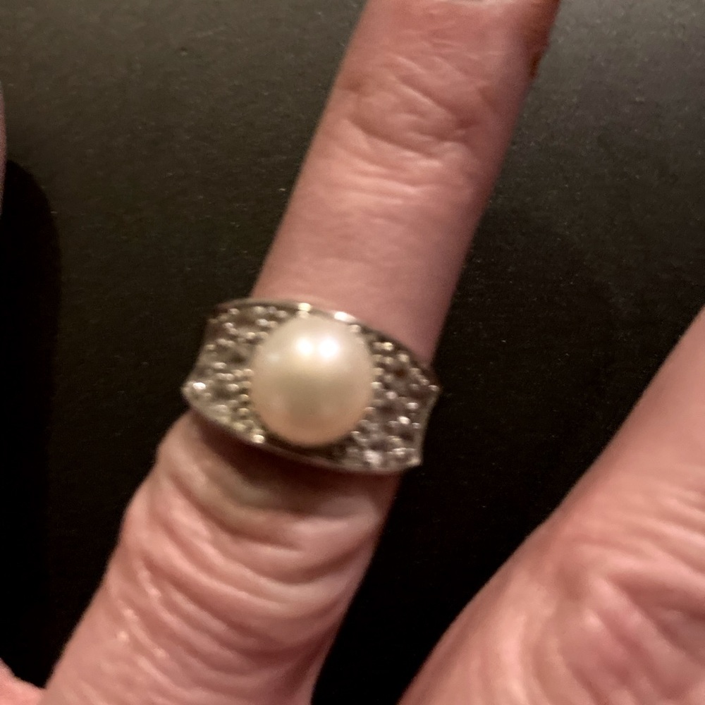 Sz 7 sterling silver pearl and pave Diamond  cluster ring